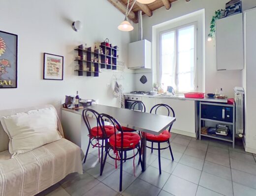 Bilocale su due livelli arredato – Naviglio Grande